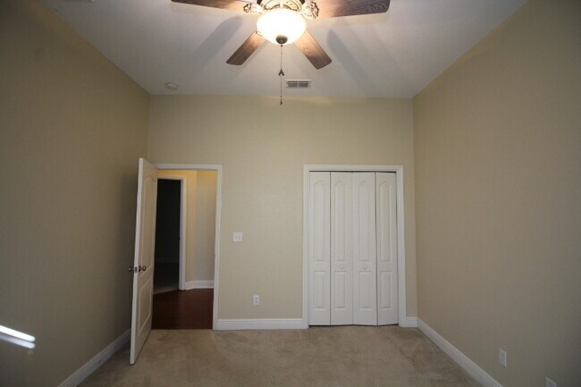 Building Photo - Beautiful 4 Bedroom Home In Newport Colony