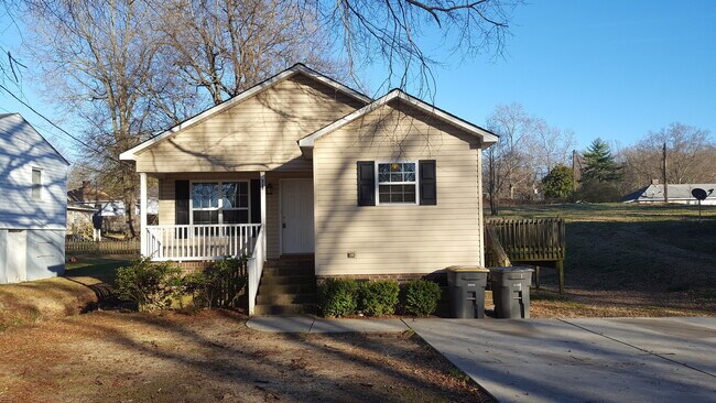Primary Photo - Nicely remodeled, nice 3 Bedroom, 2 Bath H...