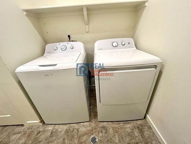 Building Photo - 10176 Castor Dr