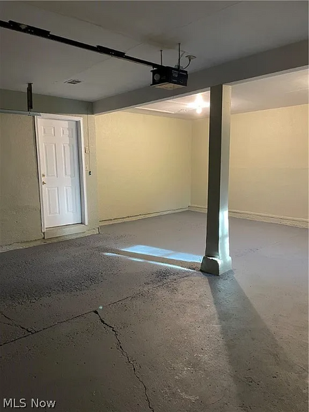 Building Photo - 406 Cole Ave