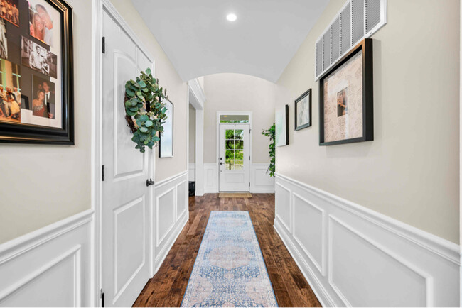 Building Photo - 5990 Hollow Ct