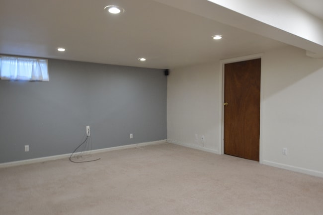 Building Photo - 827 Golden Hill St
