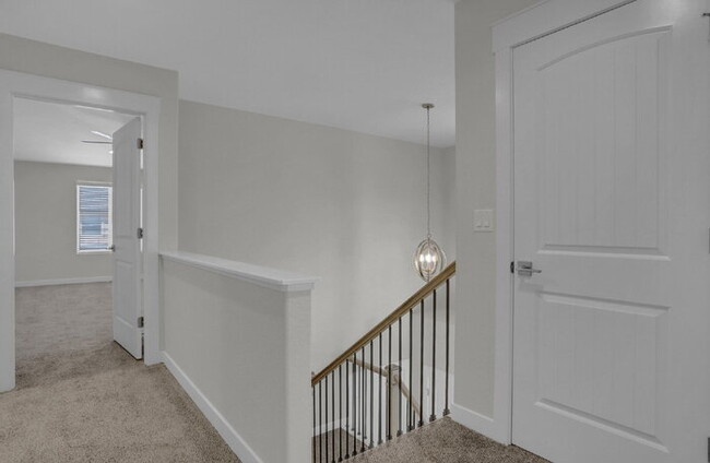 Building Photo - Modern 3-Bedroom Townhome – Conveniently L...
