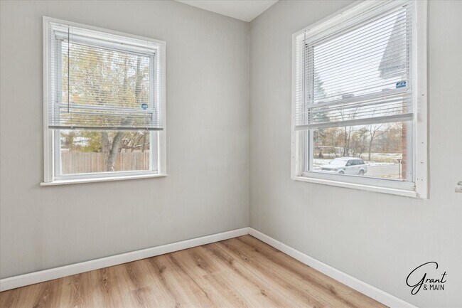 Building Photo - $1300 3 bedroom bungalow