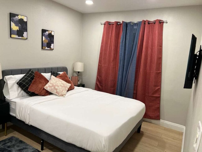 Building Photo - 1059 Gillespie Dr