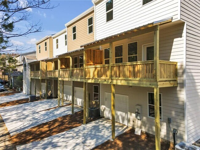 Building Photo - 199 Riverstone Commons Cir