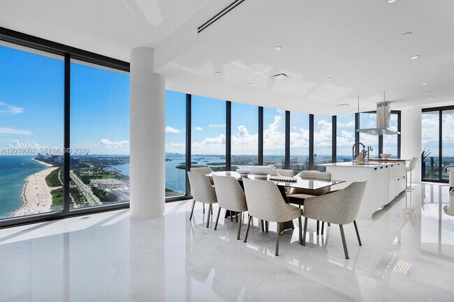 Building Photo - 15701 Collins Ave