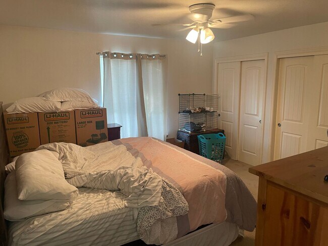 Building Photo - Cute Split Bedroom Floor Plan Tucked Away for Added Privacy!