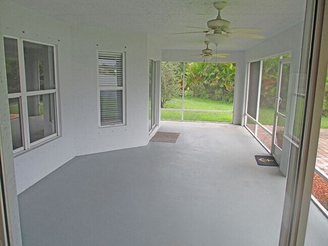 Building Photo - 935 Southlakes Way SW