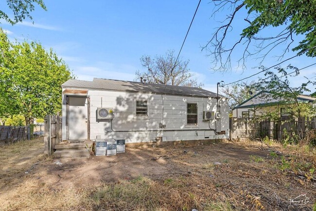 Building Photo - 1613 Hawes Ave