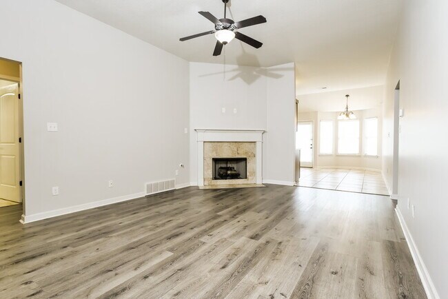 Building Photo - 1405 Shetland Dr