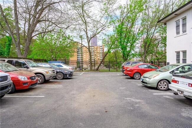 Building Photo - 600 Parkway Dr NE