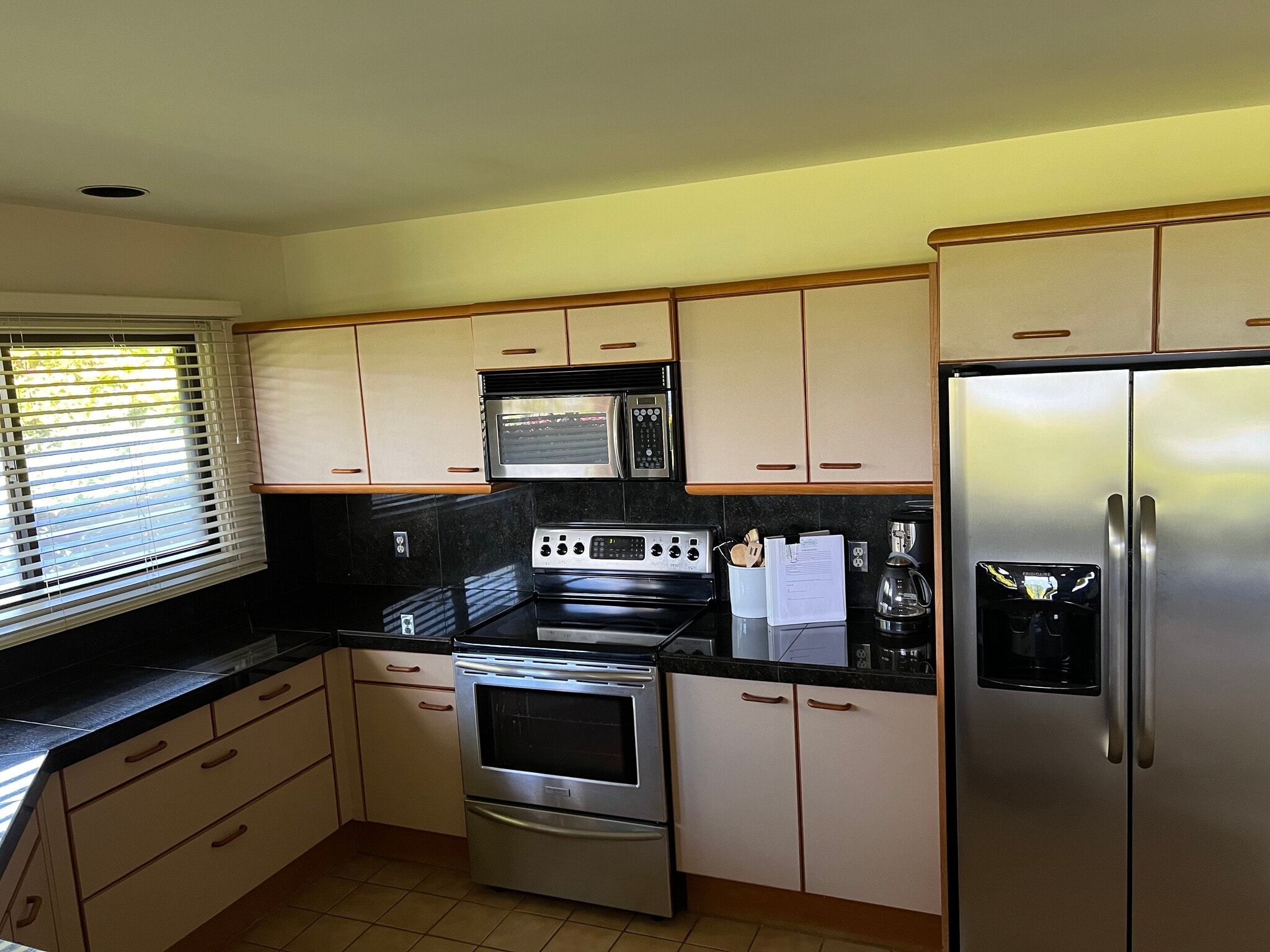 Building Photo - 50 Puu Anoano St