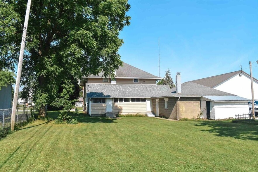 Building Photo - 227 S Main St