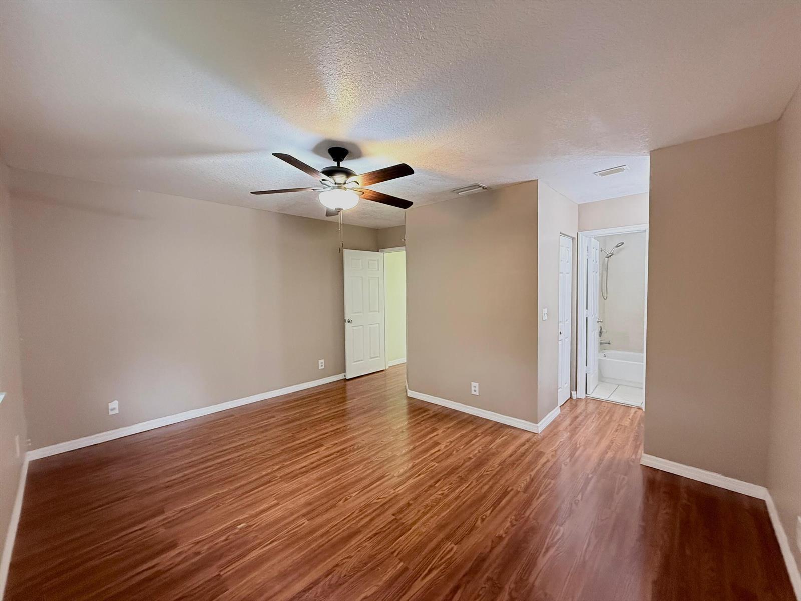 Building Photo - 1910 Lakeview Dr W