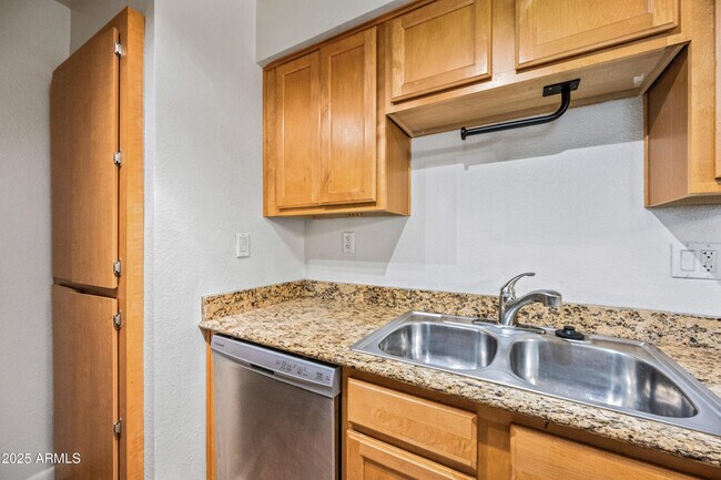 Building Photo - 5995 N 78th St