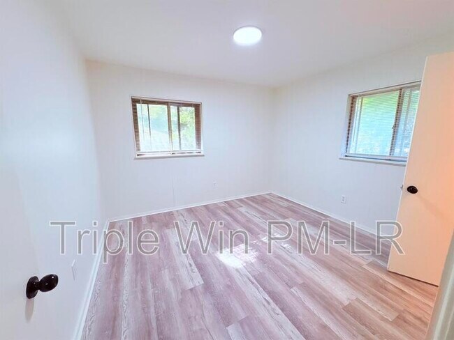 Building Photo - 76 S Meadowcliff Dr