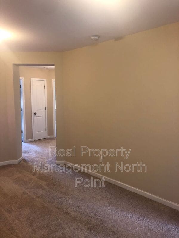 Building Photo - 1175 Hampton Oaks Dr