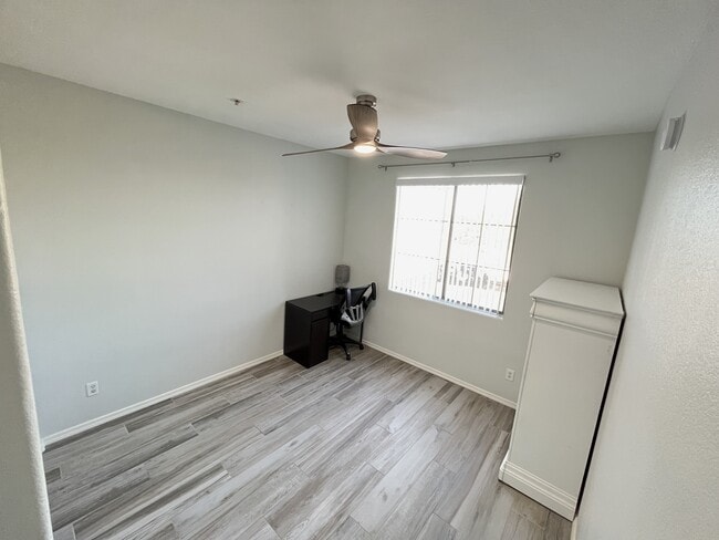 Building Photo - 1941 S PIERPONT Dr