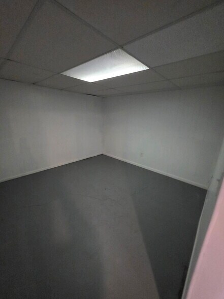 Building Photo - 3187 Licking Valley Rd