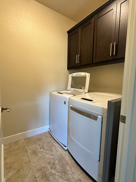 Building Photo - 6673 Tralee Village Dr