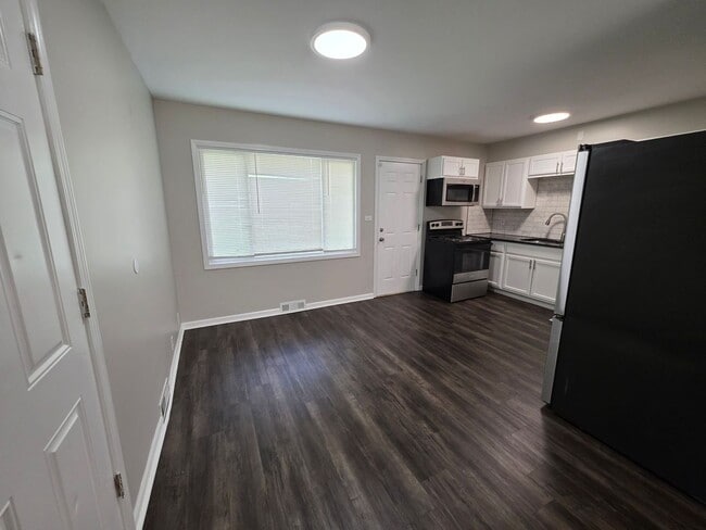 Building Photo - Charming 3-Bedroom Retreat with Spacious Backyard!