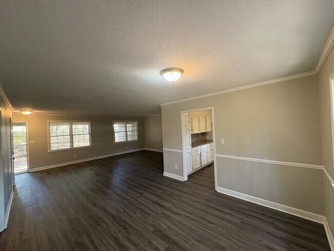 Building Photo - For Rent