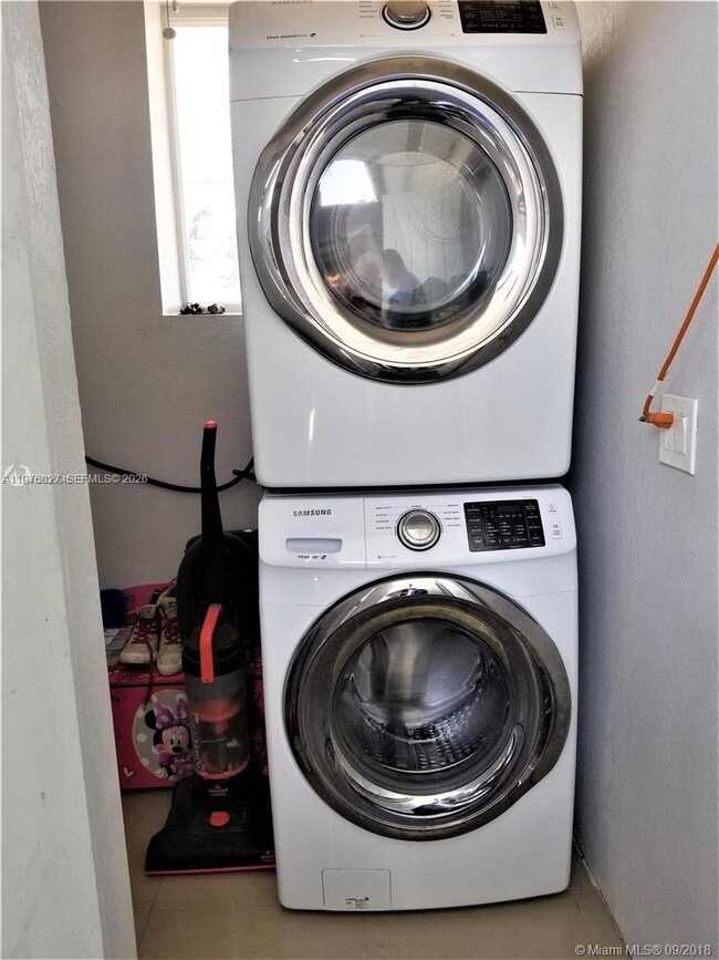 Building Photo - 6744 SW 21st St