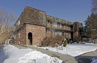 Building Photo - 435 E Warnock Ave
