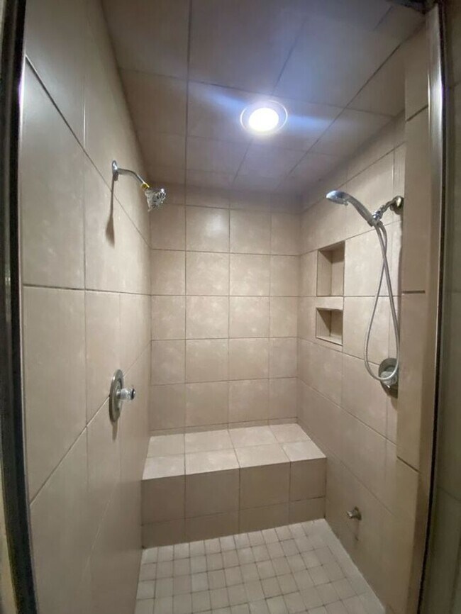 Building Photo - 5249 N Adobe Cir