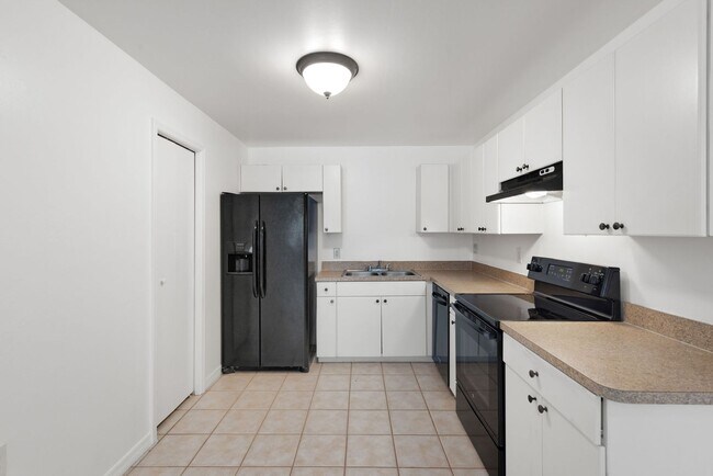 Building Photo - Duplex Lehigh Acres 221