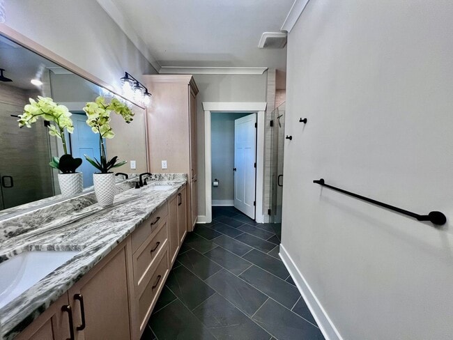 Building Photo - Gorgeous Home on Walkers Ferry Lane in The...