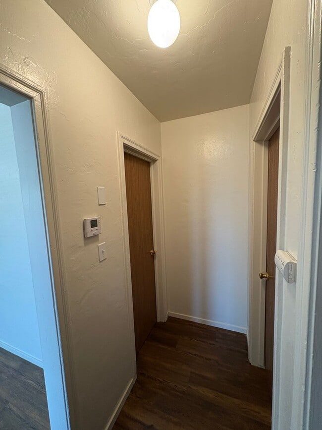 Building Photo - NW Visalia corner lot home available now!