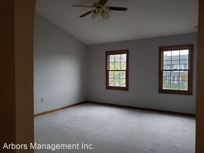 Building Photo - 3 br, 3.5 bath House - 152 WOODBINE DR