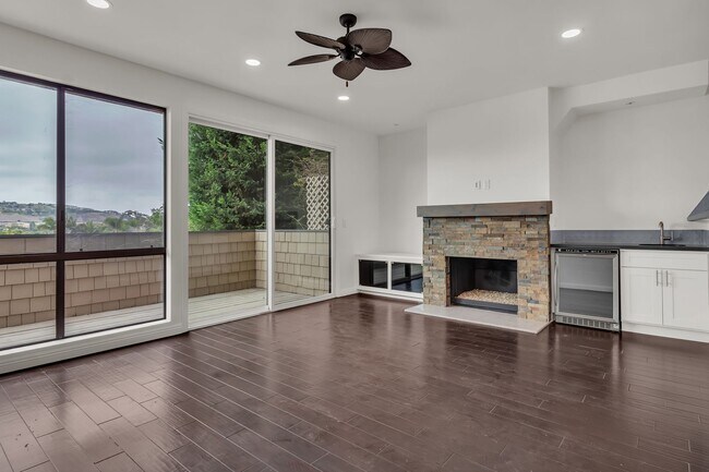 Building Photo - 33492 Valley View Ct