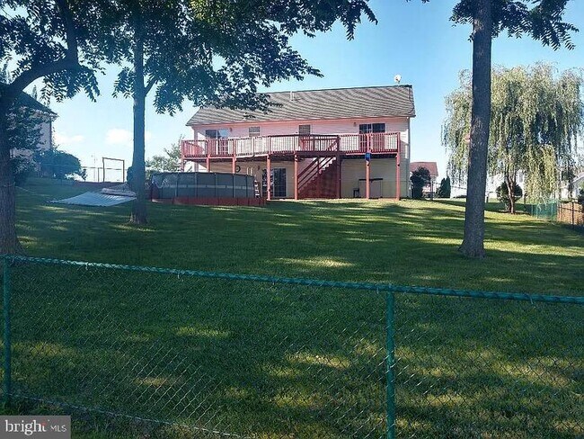 Building Photo - 356 Oak Lee Dr