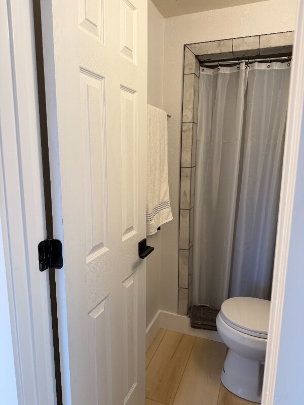 Building Photo - 406 W Azeele St