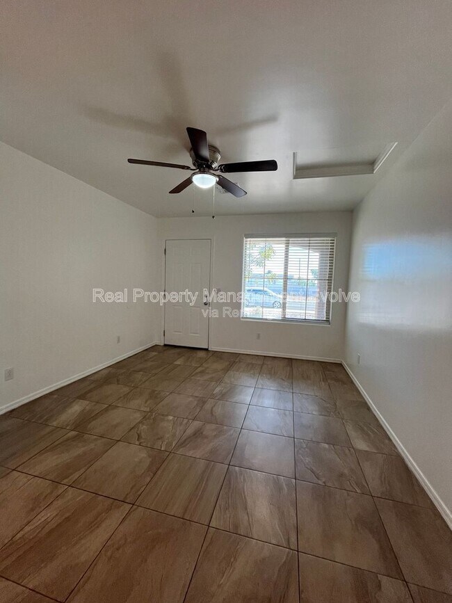 Building Photo - 10402 N 9th Ave