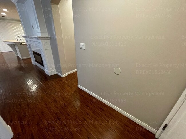 Building Photo - 4 bedrooms/ 2 bathrooms, with a patio.