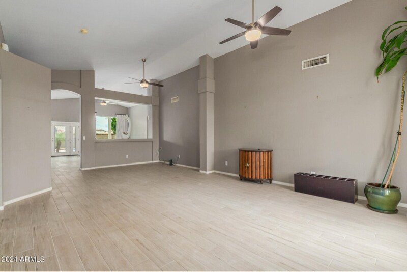 Building Photo - 1505 E Wahalla Ln