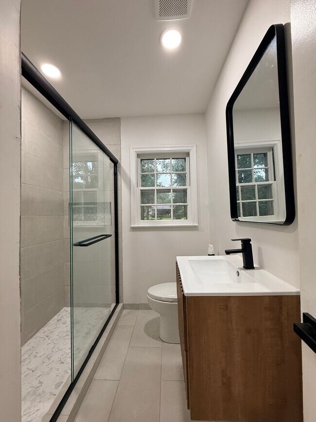 Building Photo - Completely renovated 5-bedroom, 3-bathroom home in the highly desirable Dalraida