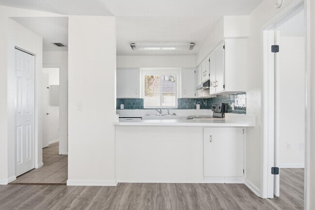 Building Photo - Amazing Pool Home!