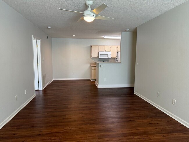 Building Photo - Updated Apartment in Plantation Point