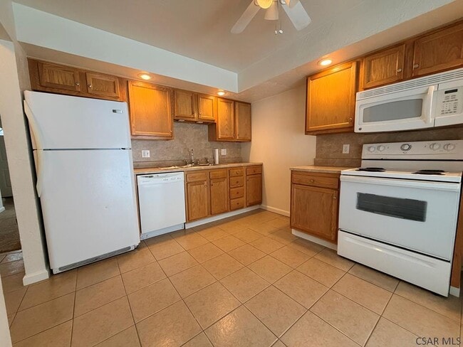 Building Photo - 1915 Young St