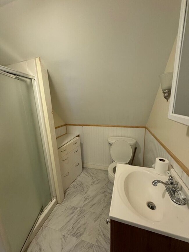 Building Photo - 112 Main St