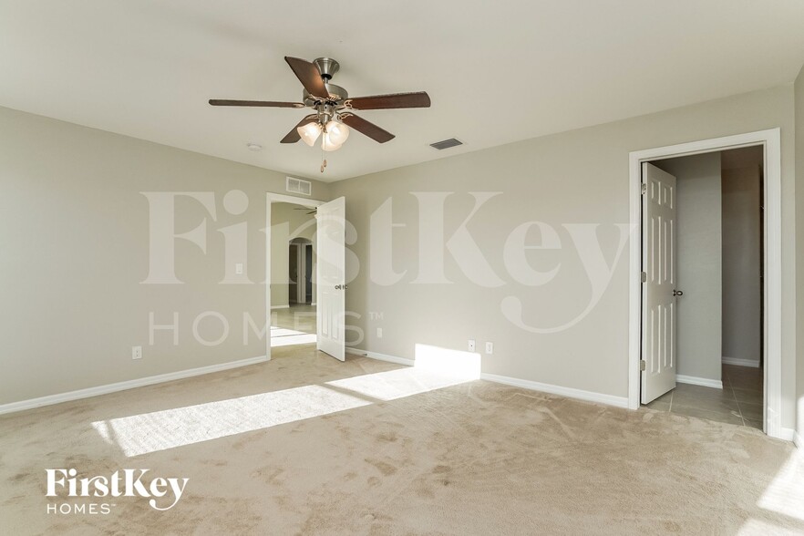 Building Photo - 1121 NW Juanita Pl