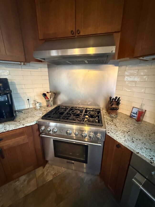 Building Photo - 2021 Rivermont Ave