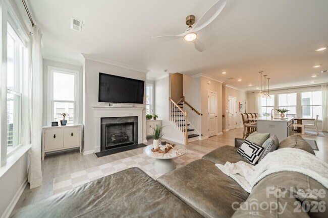 Building Photo - 4040 Hidden Oaks Dr