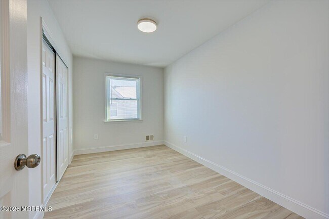 Building Photo - 212 10th Ave