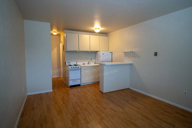 Primary Photo - 1714 Stover St